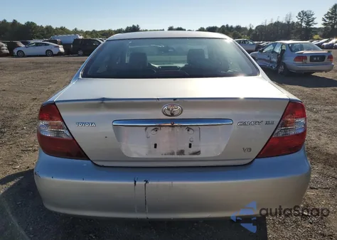2002 Toyota Camry Le z USA, uszkodzony, nr VIN 4T1BF30K42U010791